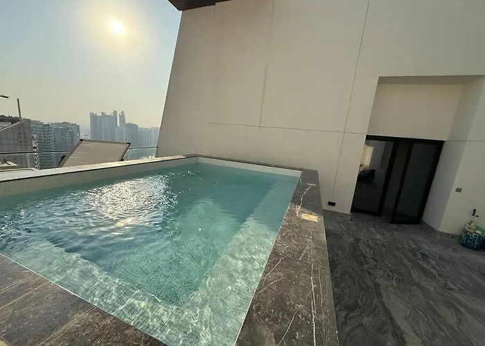 Private Pool Penthouse, Downtown